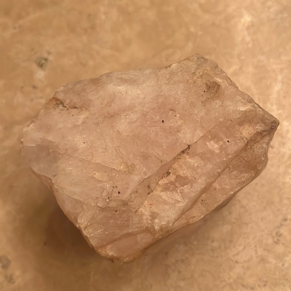 Rose quartz stone in the raw - Picture 10 of 16